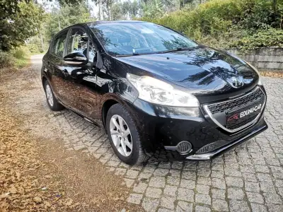 Peugeot 208 2014 - 7750 EUR, 96000 km - AUTO.MOTO.pt - 96000km - foto 3 de 29