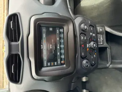 Jeep Renegade 2022 - 24900 EUR, 78480 km - 78480km - foto 4 de 5