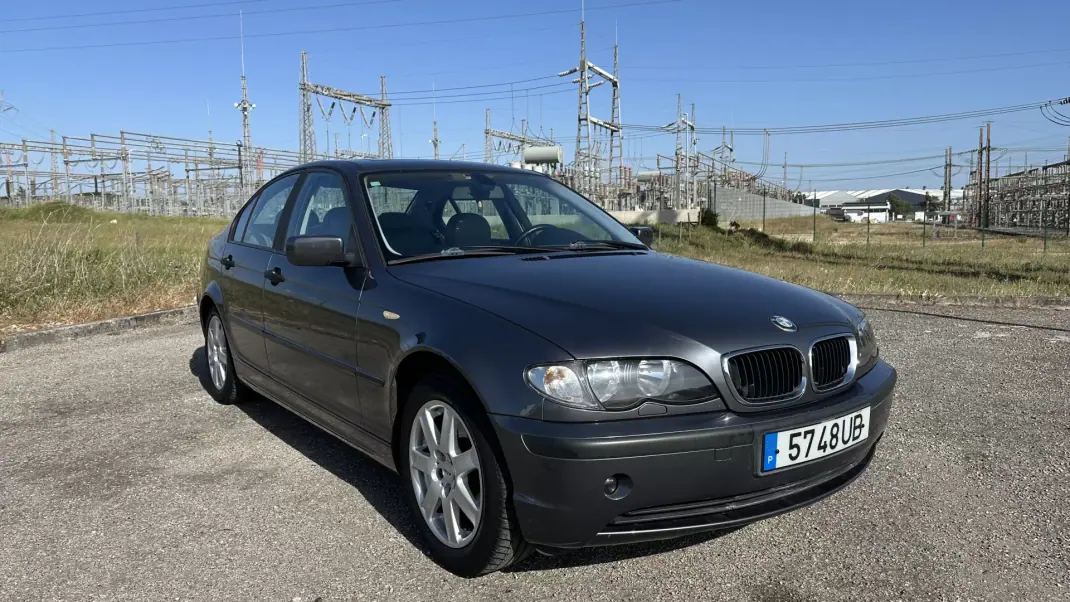 BMW 318 2002 - 4500 EUR, 254000 km - AUTO.MOTO.pt - 254000km - foto 2 de 18