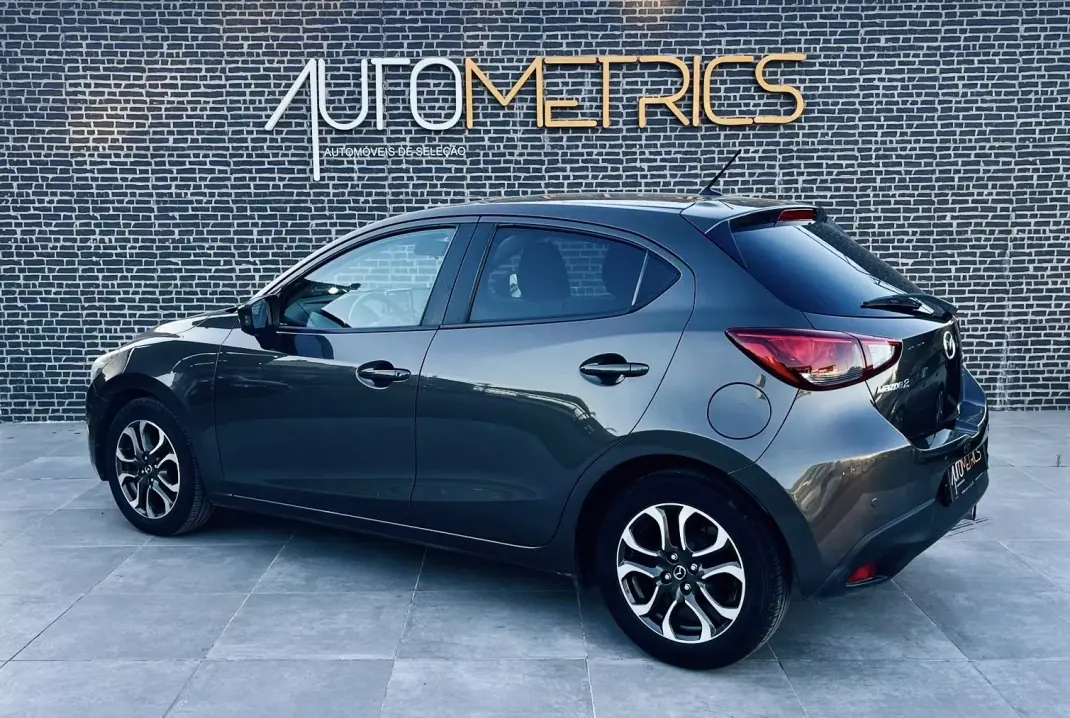 Mazda 2 2016 - 10900 EUR, 140000 km - AUTO.MOTO.pt - 140000km - foto 3 de 12