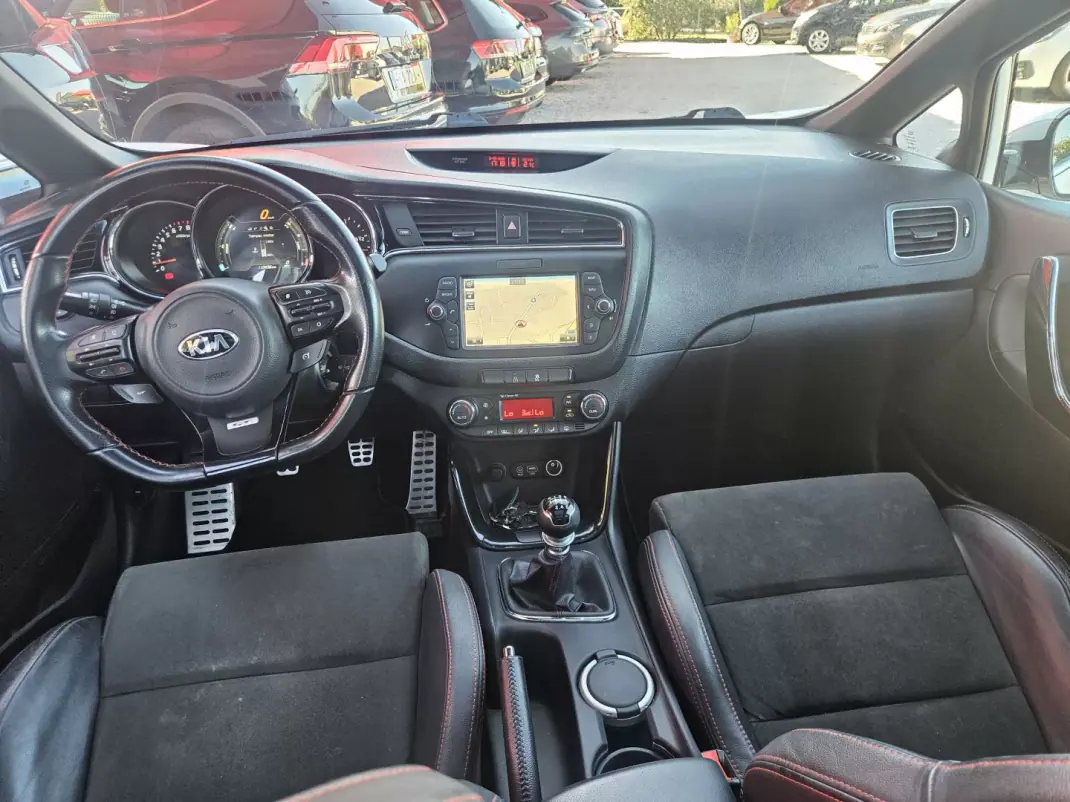 Kia Ceed 2015 - 15900 EUR, 113000 km - 113000km - foto 17 de 31