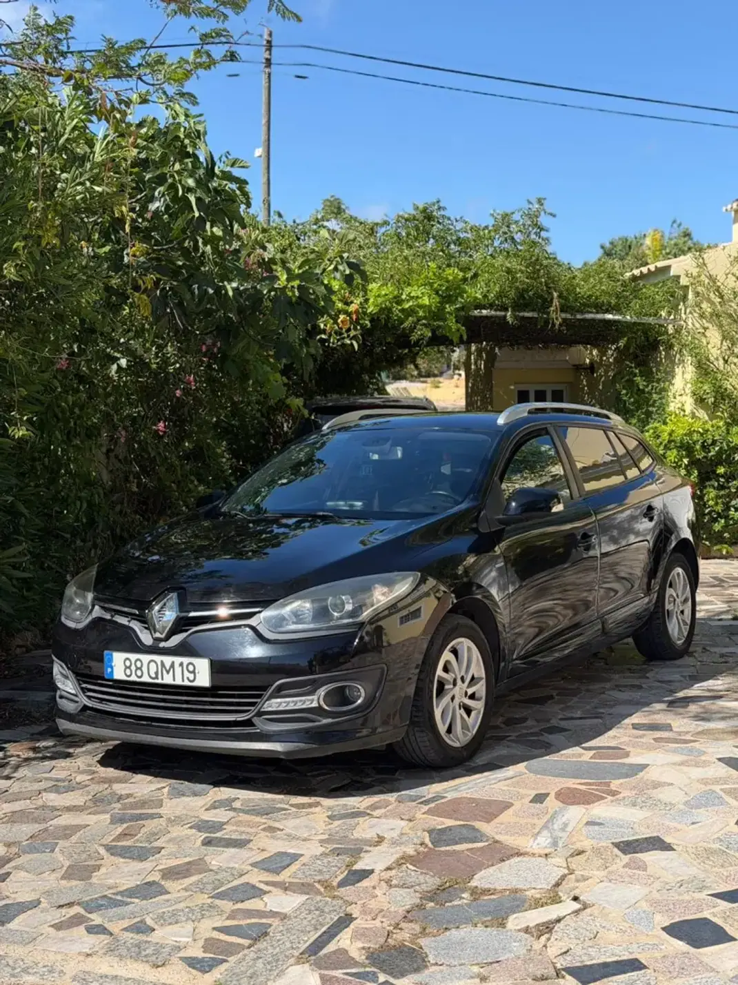 Renault Mégane 2015 - 10900 EUR, 102335 km - AUTO.MOTO.pt - 102335km - foto 2 de 9