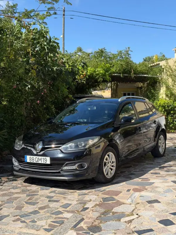 Renault Mégane 2015 - 10900 EUR, 102335 km - AUTO.MOTO.pt - 102335km - foto 2 de 9