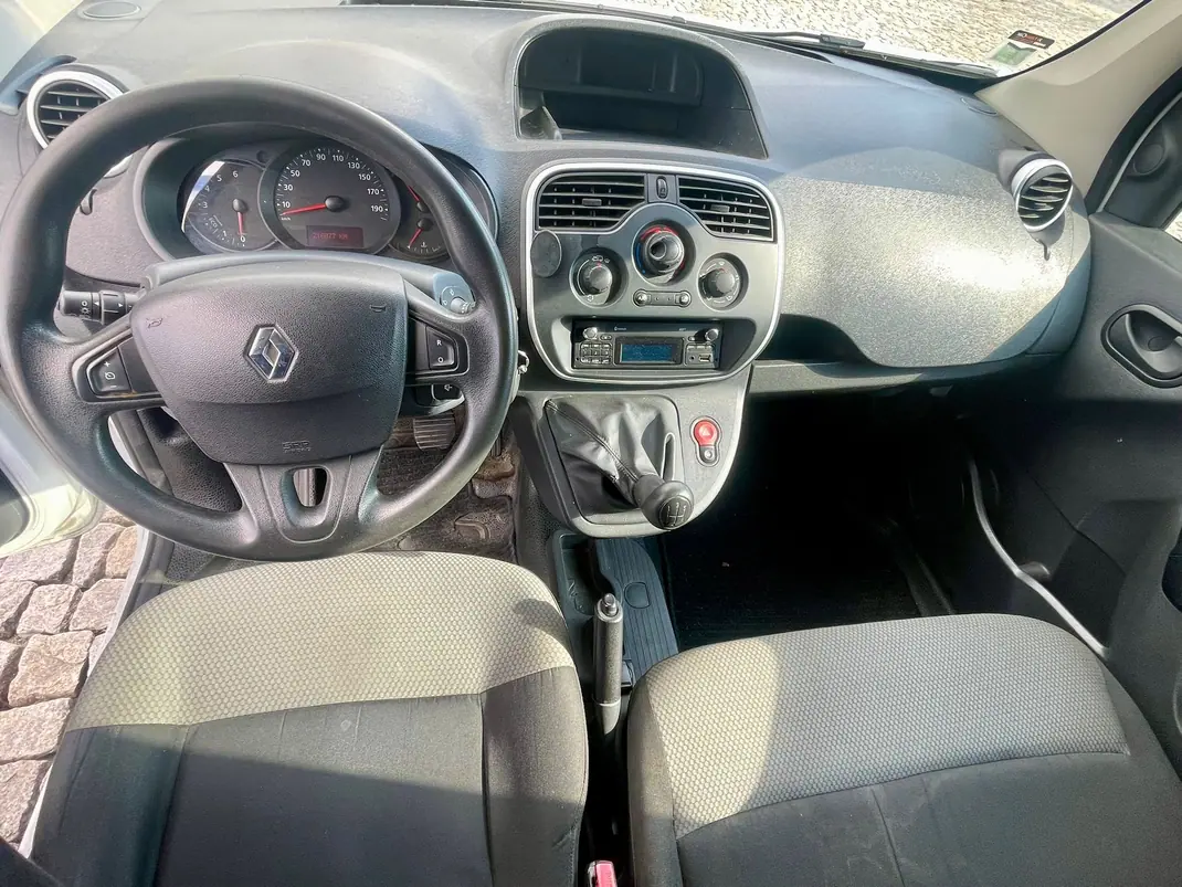 Renault Kangoo 2017 - 8500 EUR, 217000 km - AUTO.MOTO.pt - 217000km - foto 3 de 11