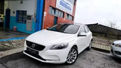Volvo V40 2013 - 11400 EUR, 182000 km - AUTO.MOTO.pt - 182000km - foto 16 de 24