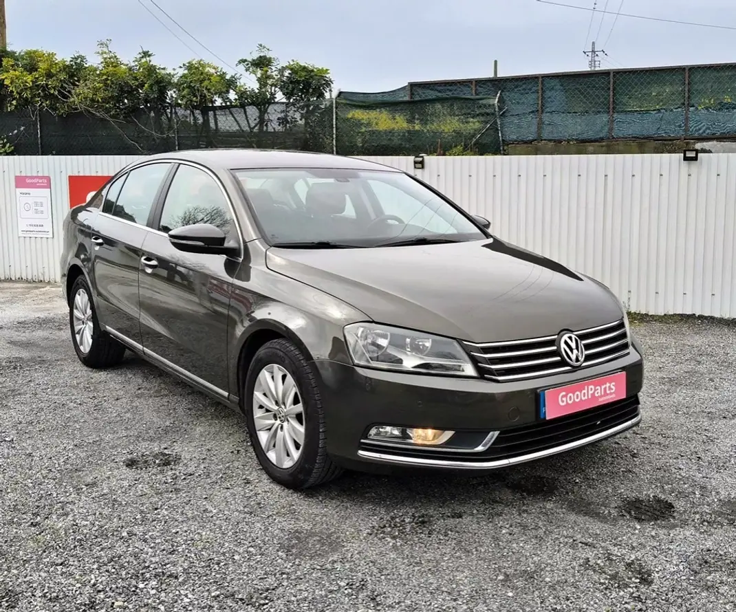 Volkswagen Passat 2012 - 8490 EUR, 296803 km - AUTO.MOTO.pt - 296803km - foto 10 de 27