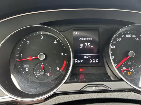Volkswagen Passat Variant 2018 - 17900 EUR, 143500 km - AUTO.MOTO.pt - 143500km - foto 12 de 20