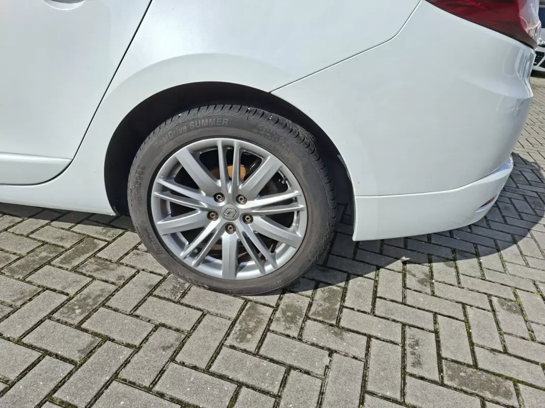 Renault Mégane Sport Tourer 2014 - 11500 EUR, 130900 km - AUTO.MOTO.pt - 130900km - foto 9 de 28