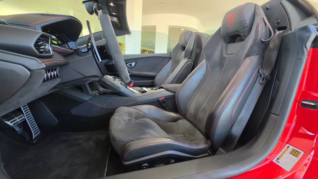 Lamborghini Huracán Spyder 2017 - 270000 EUR, 32790 km - AUTO.MOTO.pt - 32790km - foto 11 de 19