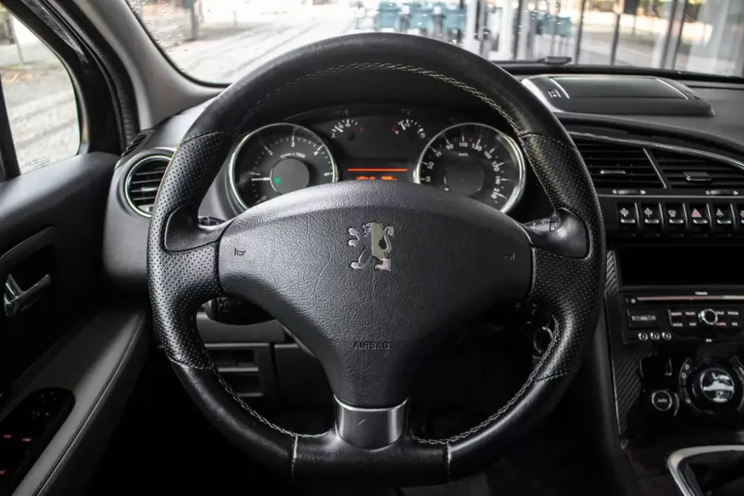Peugeot 3008 2012 - 6900 EUR, 286405 km - AUTO.MOTO.pt - 286405km - foto 12 de 35