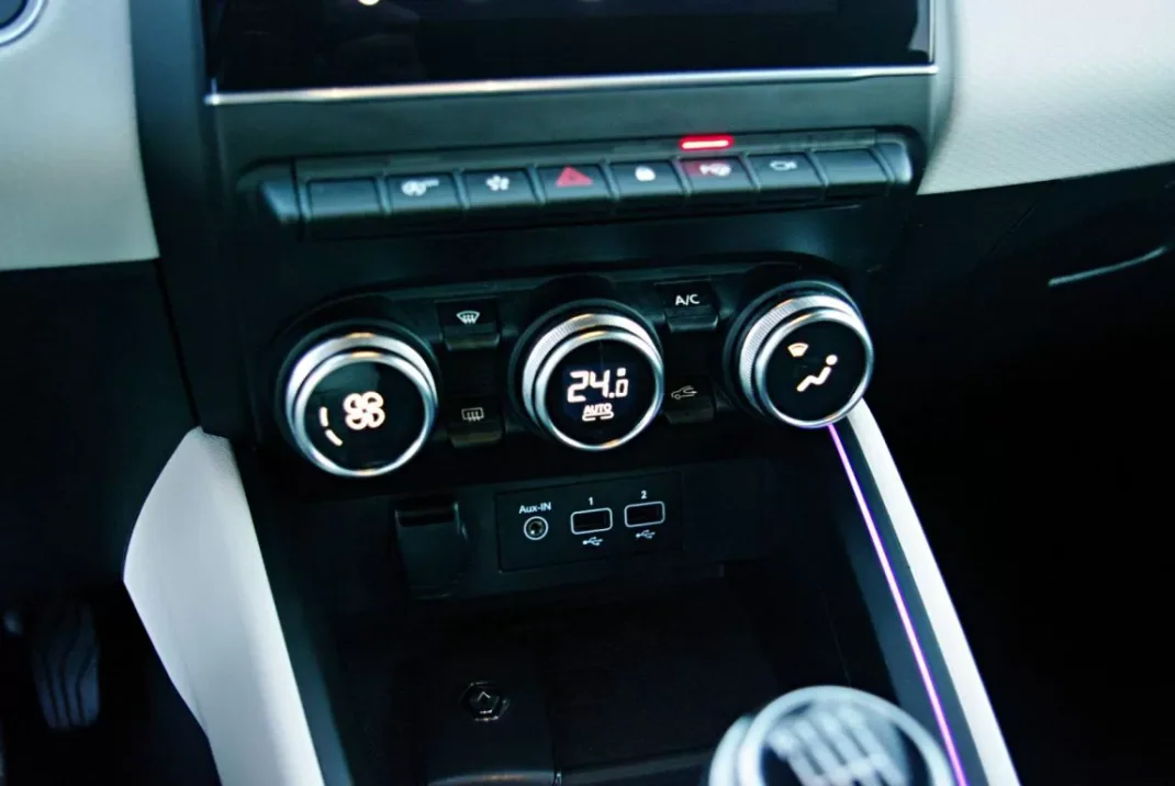 Renault Clio 2023 - 18900 EUR, 26048 km - AUTO.MOTO.pt - 26048km - foto 38 de 40