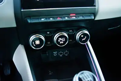 Renault Clio 2023 - 18900 EUR, 26048 km - AUTO.MOTO.pt - 26048km - foto 38 de 40