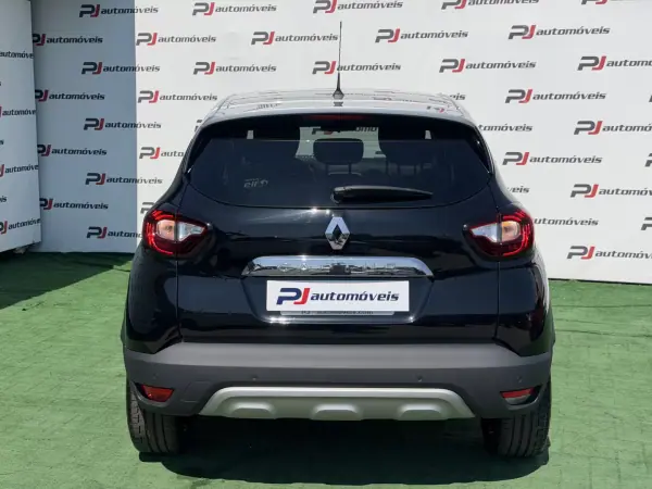 Renault Captur 2018 - 12990 EUR, 113813 km - AUTO.MOTO.pt - 113813km - foto 6 de 20