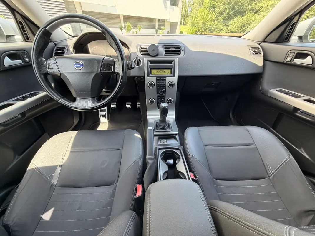 Volvo V50 2007 - 5500 EUR, 326000 km - AUTO.MOTO.pt - 326000km - foto 8 de 13