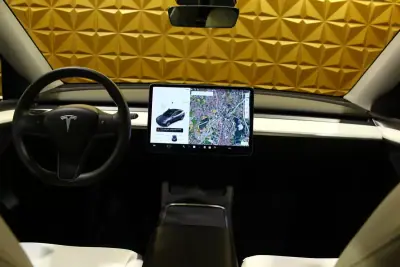 Tesla Model Y 2021 - 32240 EUR, 132000 km - AUTO.MOTO.pt - 132000km - foto 25 de 38