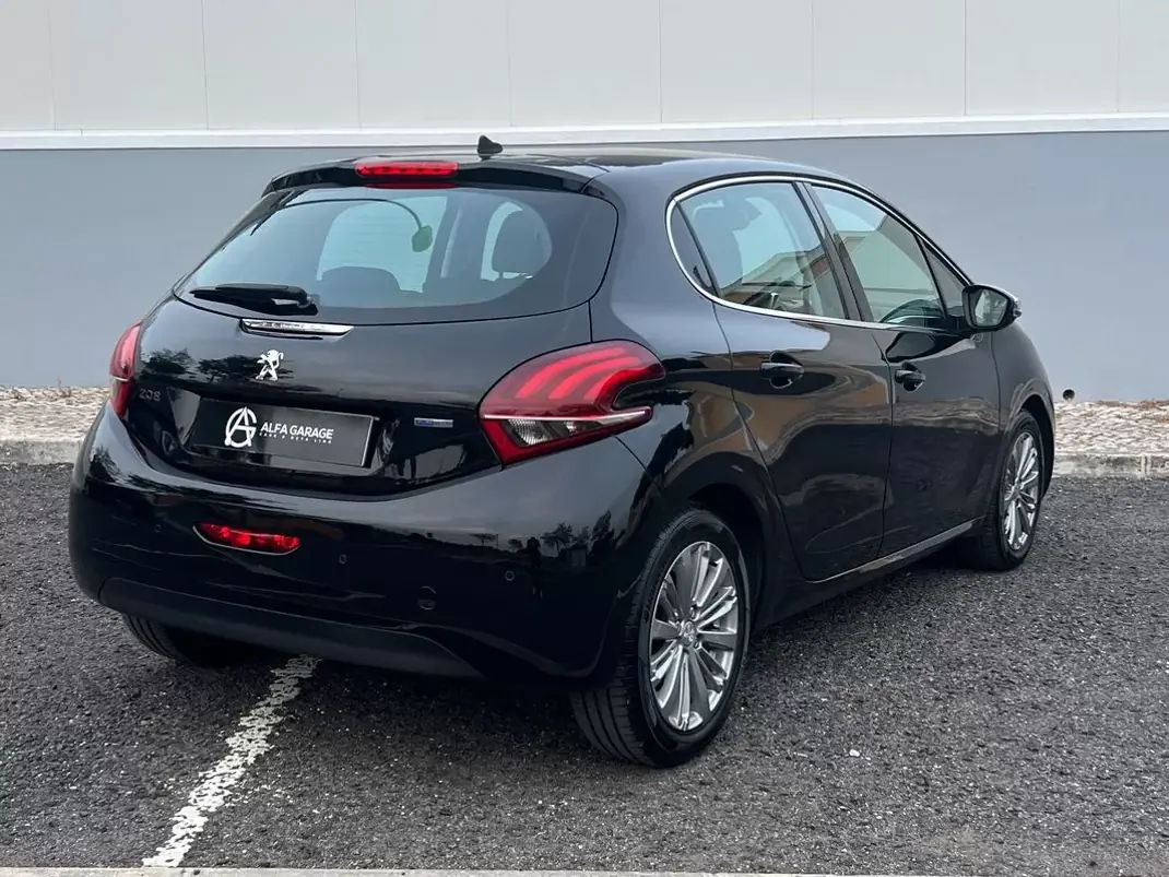Peugeot 208 2016 - 8790 EUR, 100000 km - AUTO.MOTO.pt - 100000km - foto 3 de 18