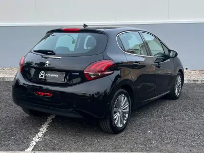 Peugeot 208 2016 - 8790 EUR, 100000 km - AUTO.MOTO.pt - 100000km - foto 3 de 18