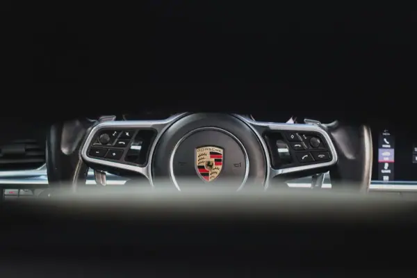 Porsche Panamera Sport Turismo 2019 - 67480 EUR, 97640 km - AUTO.MOTO.pt - 97640km - foto 25 de 71
