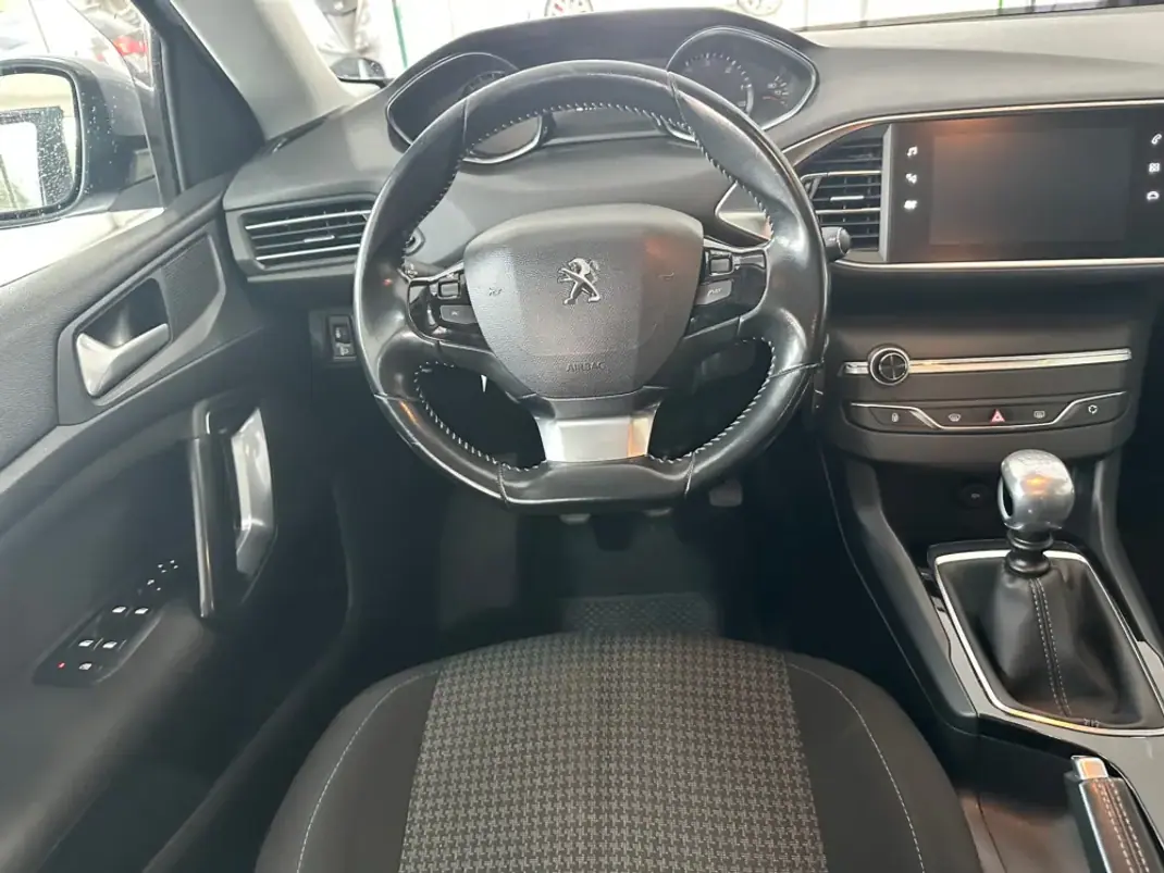 Peugeot 308 SW 2019 - 14990 EUR, 107300 km - 107300km - foto 23 de 30