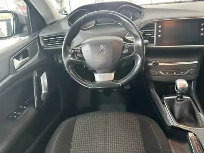 Peugeot 308 SW 2019 - 14990 EUR, 107300 km - 107300km - foto 23 de 30