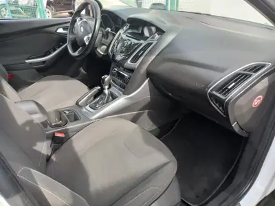 Ford Focus 2012 - 7950 EUR, 136113 km - AUTO.MOTO.pt - 136113km - foto 24 de 25