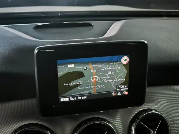 Mercedes-Benz GLA 180 2015 - 19950 EUR, 81297 km - AUTO.MOTO.pt - 81297km - foto 22 de 32