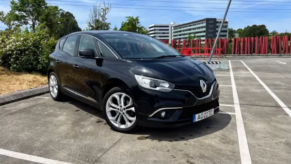 Renault Scénic 2017 - 12590 EUR, 172302 km - AUTO.MOTO.pt - 172302km - foto 2 de 38