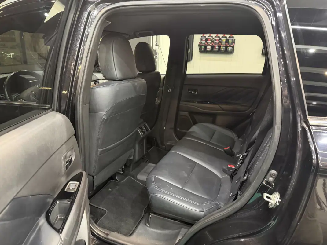 Mitsubishi Outlander 2020 - 24900 EUR, 63000 km - AUTO.MOTO.pt - 63000km - foto 9 de 14