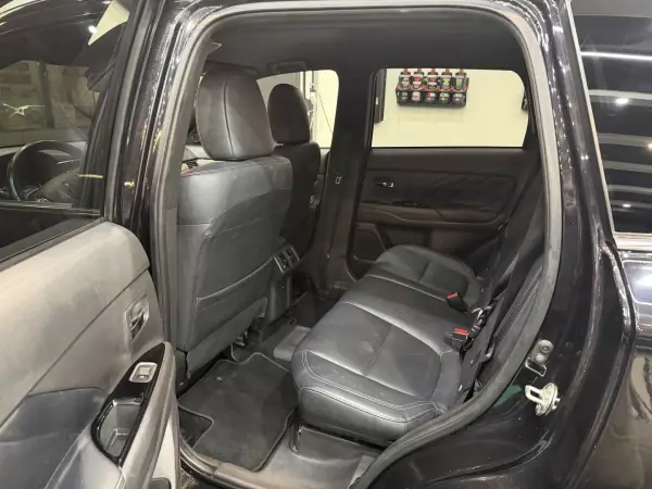 Mitsubishi Outlander 2020 - 24900 EUR, 63000 km - AUTO.MOTO.pt - 63000km - foto 9 de 14