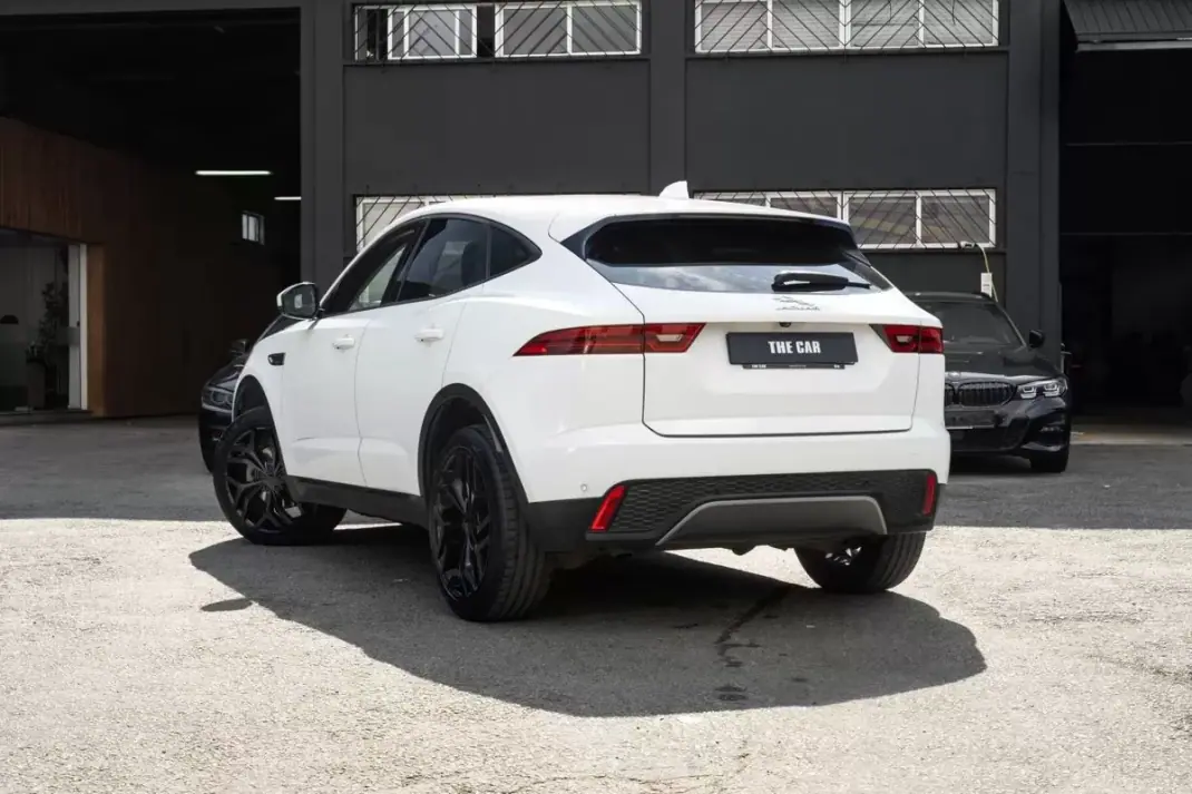 Jaguar E-Pace 2018 - 23900 EUR, 128980 km - 128980km - foto 2 de 29