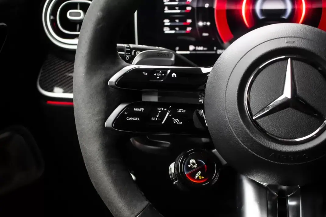 Mercedes-Benz C 63 AMG 2024 - 99450 EUR, 46345 km - AUTO.MOTO.pt - 46345km - foto 15 de 50