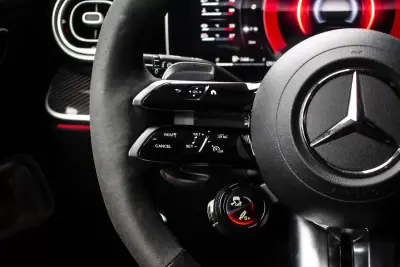Mercedes-Benz C 63 AMG 2024 - 99450 EUR, 46345 km - AUTO.MOTO.pt - 46345km - foto 15 de 50