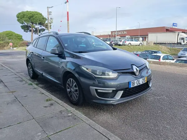 Renault Mégane Sport Tourer 2014 - 8500 EUR, 211200 km - AUTO.MOTO.pt - 211200km - foto 3 de 23