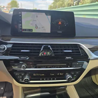 BMW 520 Gran Turismo 2018 - 24900 EUR, 178000 km - AUTO.MOTO.pt - 178000km - foto 7 de 12