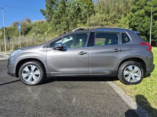 Peugeot 2008 2017 - 9750 EUR, 63500 km - AUTO.MOTO.pt - 63500km - foto 5 de 15