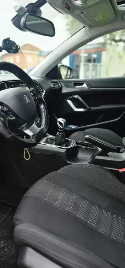 Peugeot 308 SW 2005 - 14900 EUR, 212300 km - AUTO.MOTO.pt - 212300km - foto 4 de 13