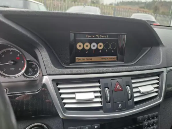 Mercedes-Benz E 250 2009 - 14450 EUR, 234946 km - AUTO.MOTO.pt - 234946km - foto 14 de 23