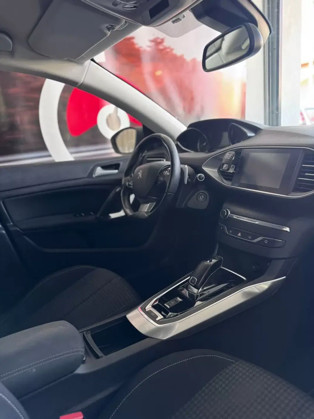 Peugeot 308 SW 2018 - 10900 EUR, 165000 km - AUTO.MOTO.pt - 165000km - foto 7 de 14