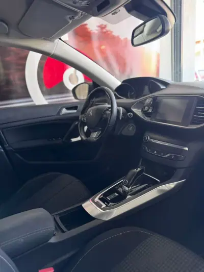 Peugeot 308 SW 2018 - 10900 EUR, 165000 km - AUTO.MOTO.pt - 165000km - foto 7 de 14