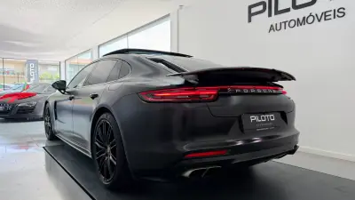 Porsche Panamera 2018 - 79990 EUR, 140973 km - AUTO.MOTO.pt - 140973km - foto 6 de 36