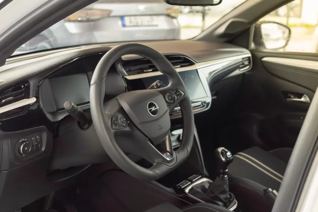 Opel Corsa 2025 - 18500 EUR, 20820 km - AUTO.MOTO.pt - 20820km - foto 11 de 12