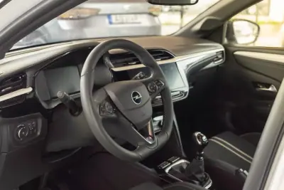 Opel Corsa 2025 - 18500 EUR, 20820 km - AUTO.MOTO.pt - 20820km - foto 11 de 12