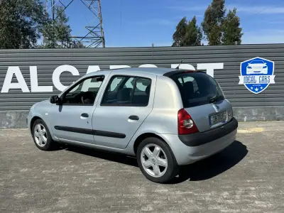 Renault Clio 2002 - 2750 EUR, 240000 km - AUTO.MOTO.pt - 240000km - foto 9 de 25