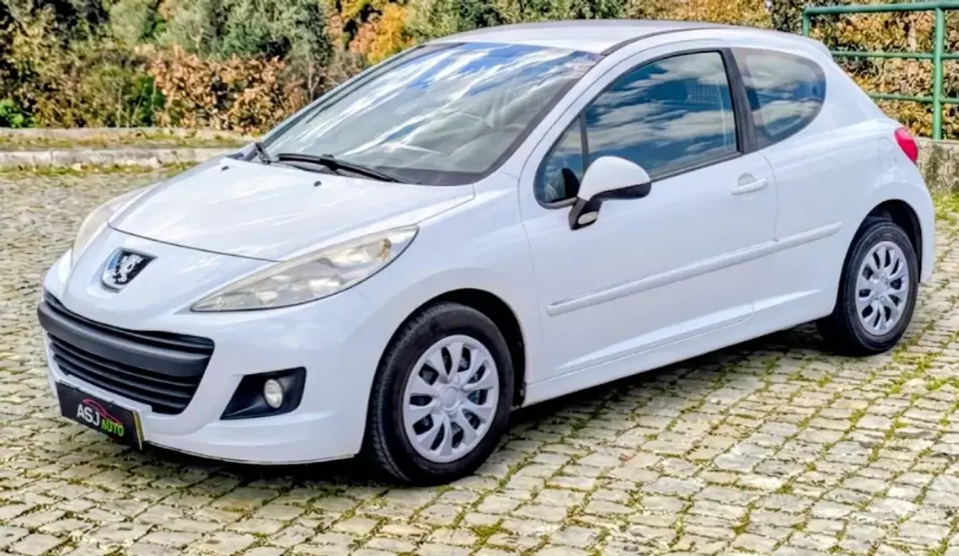 Peugeot 207 2011 - 4250 EUR, 196414 km - AUTO.MOTO.pt - 196414km - foto 2 de 16