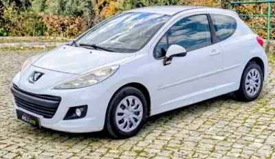 Peugeot 207 2011 - 4250 EUR, 196414 km - AUTO.MOTO.pt - 196414km - foto 2 de 16