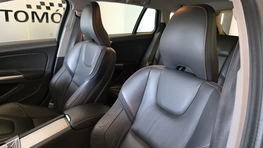 Volvo V60 2015 - 11900 EUR, 314478 km - AUTO.MOTO.pt - 314478km - foto 42 de 60