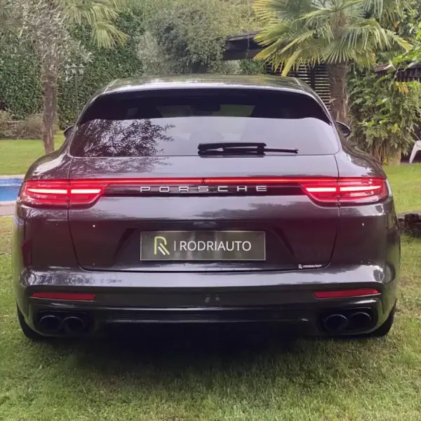 Porsche Panamera Sport Turismo 2019 - 69990 EUR, 210000 km - AUTO.MOTO.pt - 210000km - foto 10 de 50