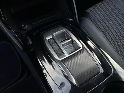 Peugeot e-208 2022 - 18650 EUR, 38776 km - AUTO.MOTO.pt - 38776km - foto 18 de 47