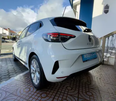 Renault Clio 2024 - 18450 EUR, 21000 km - AUTO.MOTO.pt - 21000km - foto 8 de 25
