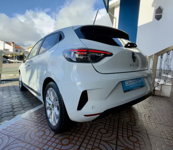 Renault Clio 2024 - 16950 EUR, 21000 km - AUTO.MOTO.pt - 21000km - foto 8 de 25